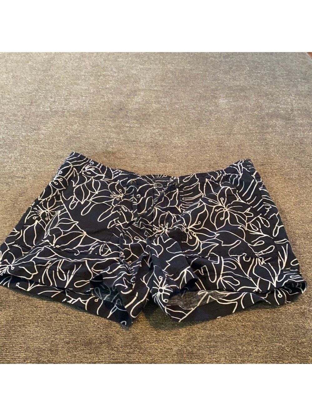gap women’s shorts; size 6